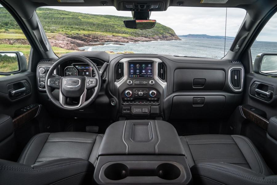Торпедо GMC Sierra Denali Crew Cab 2018 года  (фото 38 из 45)
